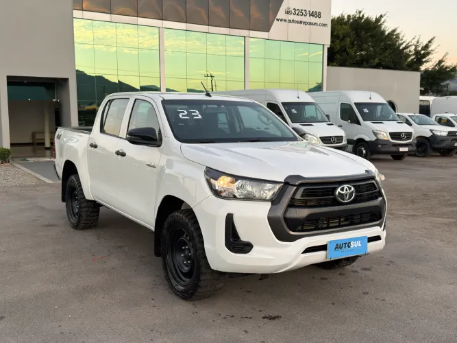Toyota Hilux CD 4X4 2.8 Diesel Mec. 2023