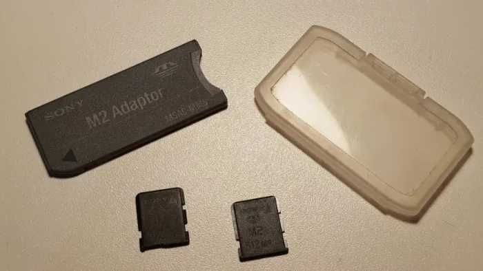 Adaptador M2 Sony + 2 Memórias M2 de 512 Mb + case