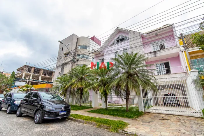 Sobrado Água Verde 4 quartos sendo 3 suites - 4 pavimentos térreo independente - 5 vagas