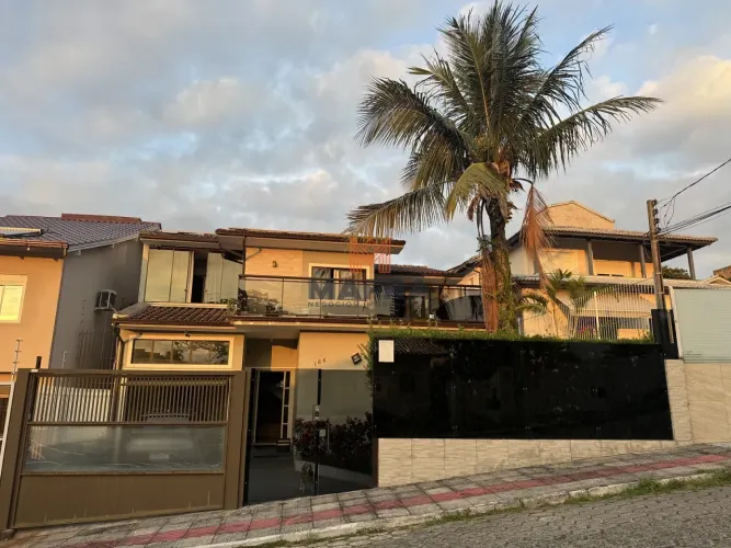 CASA AMPLA