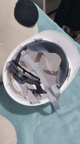 Capacete branco MSA para obra/construção