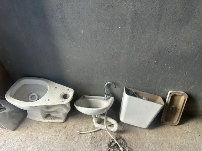 Kit banheiro e pia de cozinha