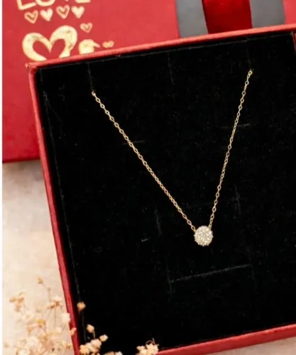 Gargantilha de ouro com pingente 