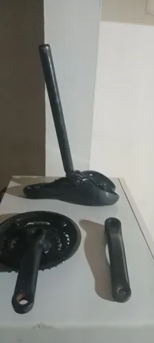 Pe de vela mais banco mais luva mais mesinha
