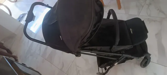 Vendo um carro de bebê Voyage