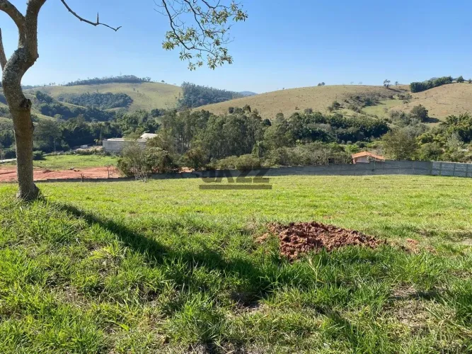 Terreno de 1.448 m² em condomínio fechado no Centro, Jambeiro