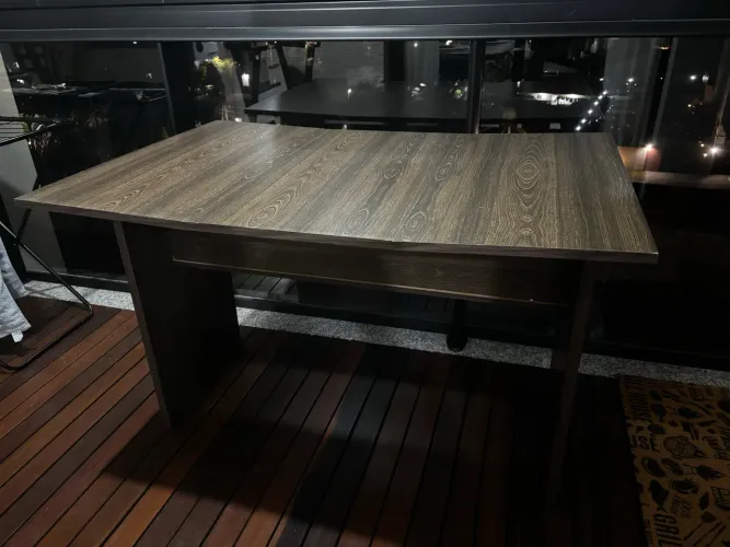 Mesa de jantar para arrumar