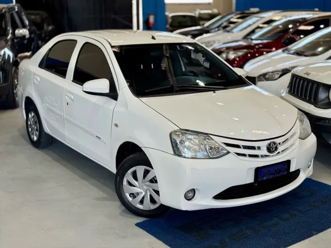 Toyota Etios X Sedan 1.5 Flex 16V 4P Mec. 2015