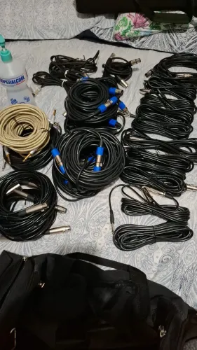 Vendo cabos para microfone e som!