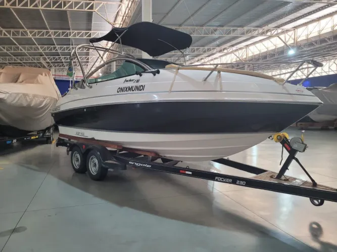 Lancha Focker 230 