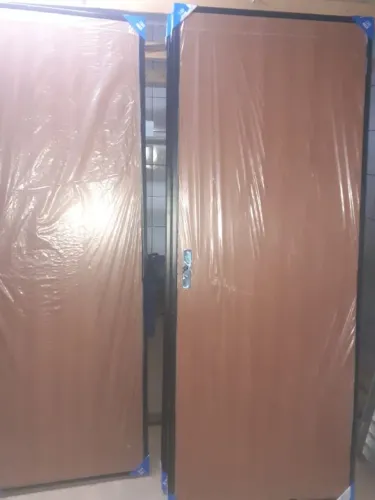 porta de madeira com portal de aço completa por 299,90 a vista