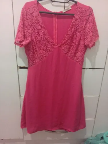 Vestido Curto Rosa Chiclete Com Manga De Renda - Tamanho P