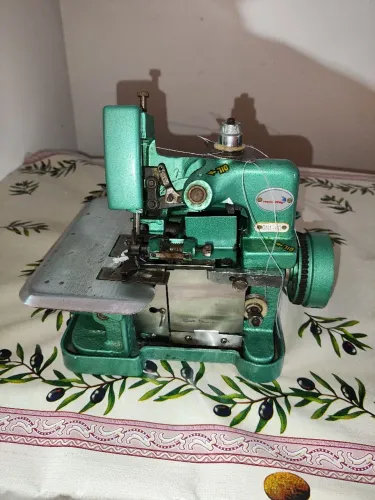 Vendo Máquina de Costura overloque Chinesinha semi-industrial GN1-6D 220V