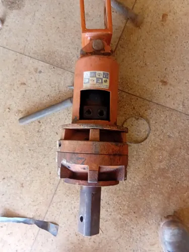 Vendo Perfuratriz  hidráulica  Bristol  ! Tem troca  as engrenagem 