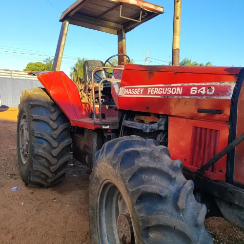 Trator Massey Ferguson 640