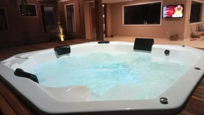 Banheira SPA completa, aquecida, com LED, entregue e instalada no DF para até 07 pessoas