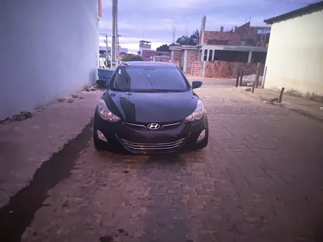 Hyundai Elantra GLS 1.8 16V Aut. 2013