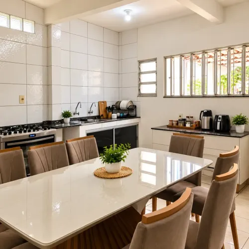 VENDO CASA TODA DOCUMENTADA COM 5 QUARTOS SENDO 3 SUÍTES, NO BAIRRO DE CANUDOS.