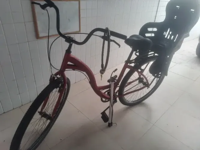 Vendo Bicicleta com cadeira para criança completa.