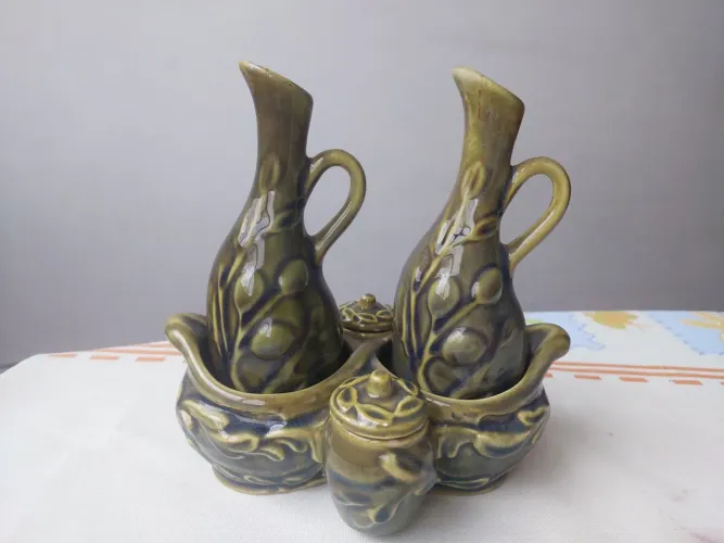 Galheteiro Antigo de Cerâmica Esmaltada Verde com Relevo de Azeitonas - 5 Peças