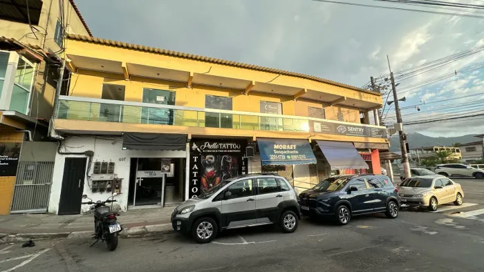 ALUGA-SE SALA COMERCIAL