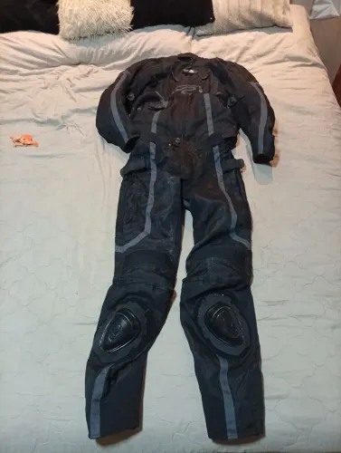 CONJUNTO ROUPA RIFEL TAMANHO P NOVO