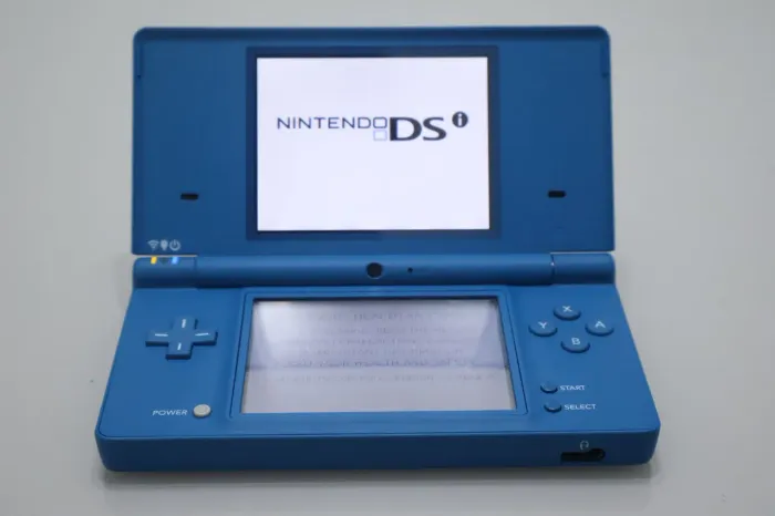 Nintendo DSi Azul - Original, com Caneta e 2 Carregadores (110v e 220v)