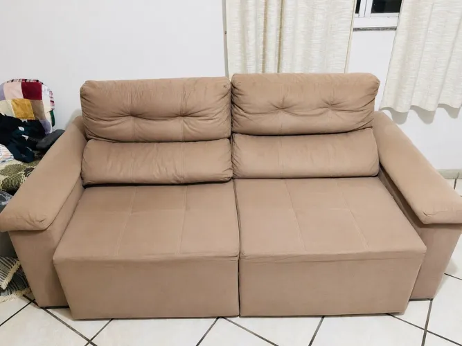 Vendo sofá retrátil com encosto reclinável. pouco uso.  