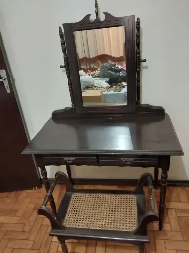 CONJUNTO PENTEADEIRA + GUARDA-ROUPA - APENAS R$ 2.500,00 OS DOIS!