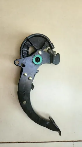 Pedal de embreagem com catraca para o Renault Scenic