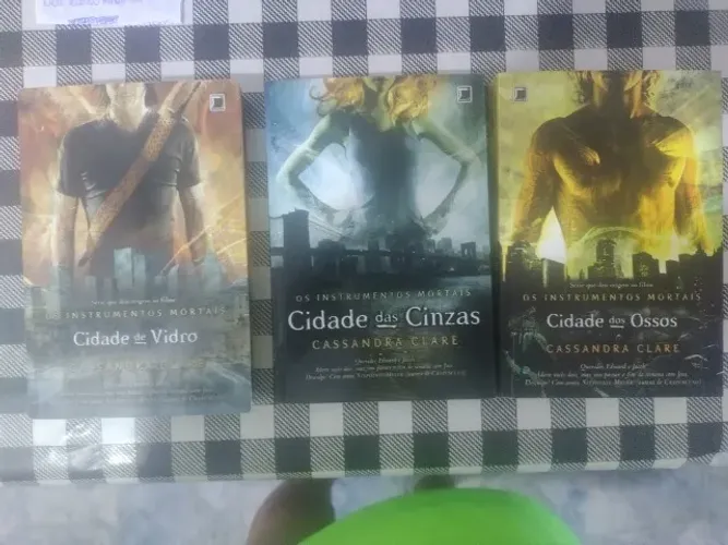 Vendo Livros de Cassandra Clare Cada R$ 30,00