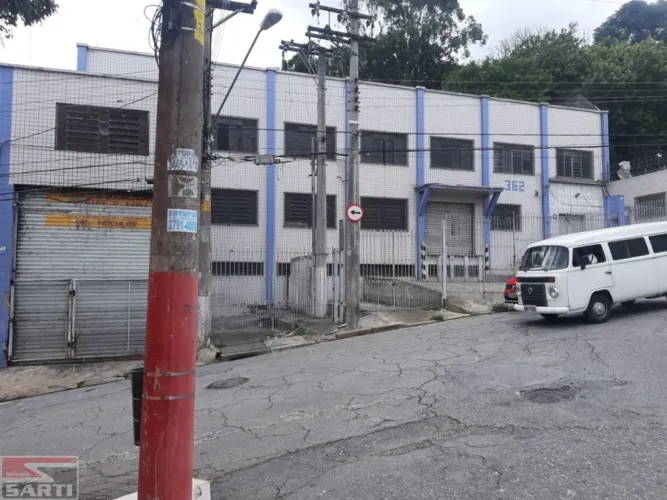 BAIRRO VILA CARBONE AMPLO PRÉDIO COMERCIAL COM 2 PISOS E ÁREA DE 2.400 m² , 6 VAGAS DE GAR