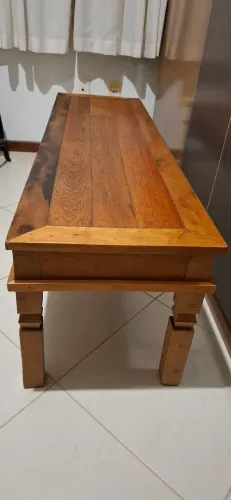Banco de madeira maciça