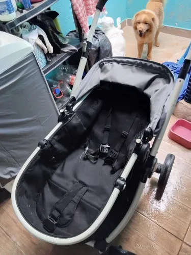 Vendo carrinho de bebê,já usado,,ele desmonta e da pra usar de várias formas 