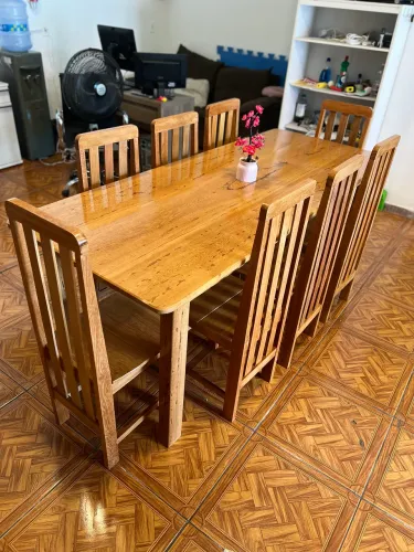 Mesa de jantar Madeira maciça 8lugares nova de fábrica. Entregamos