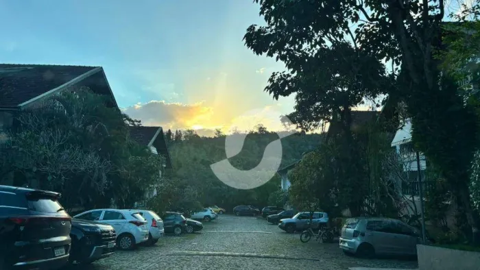 Apartamento DUPLEX com 3 quartos, 120 m²,estacionamento- Pendotiba - Niterói/RJ