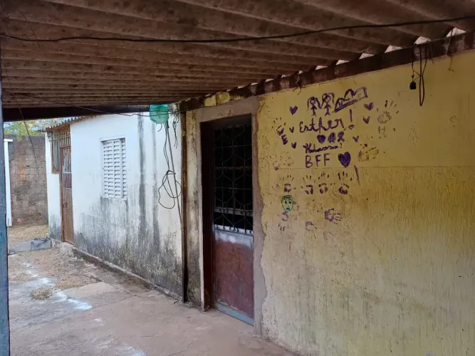 Sol nascente Trecho 2Casa simples, bem localizada, perto de comércios, esgoto, asfalto, e