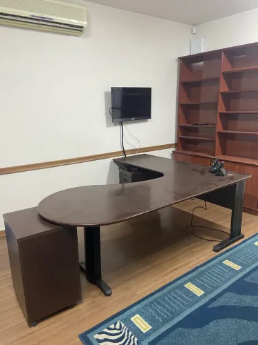 Mesa De Escritório Em L Com Gaveteiro Tabaco 