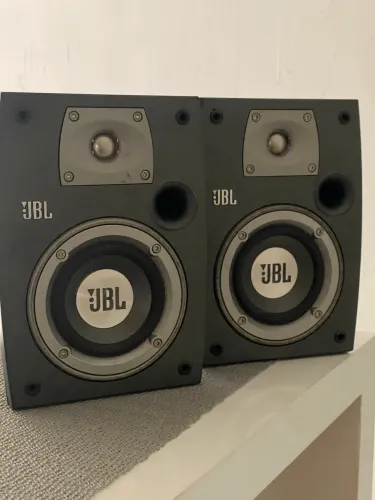 Par de monitor JBL modelo N24