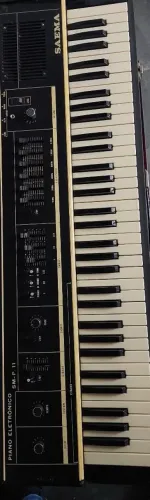 Piano Eletrônico Saema SM-P. 11