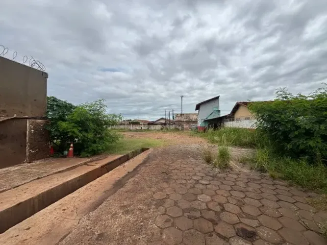 TERRENOS À VENDA
