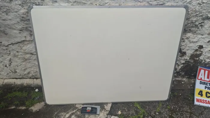 Quadro com suporte para apagador e apagador 