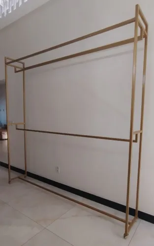 Expositor Arara para Roupas