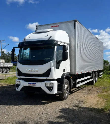 Iveco tector 24300 ano 2023 400.000km