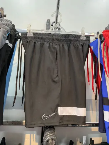 Shorts material Tactel com elastano da Nike Adidas