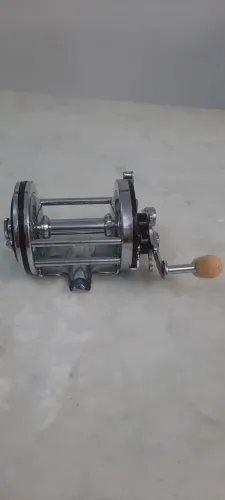 Carretilha PENN Squidder 140 USA