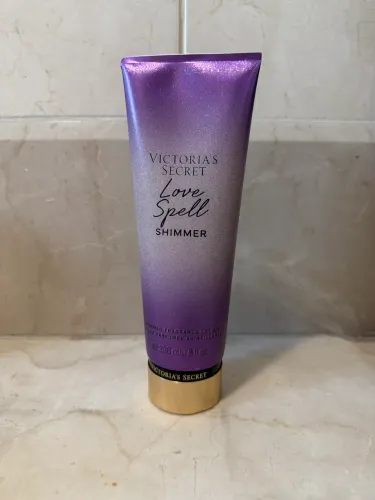 Hidratante love spell shimmer victoria's secret