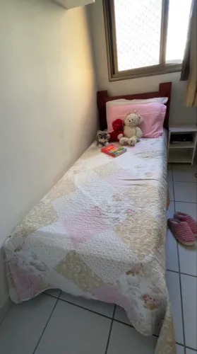 Cama de solteiro de madeira mogno