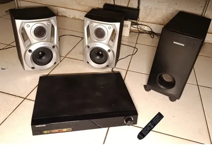 HOME THEATRE SAMSUNG MODEL HTZ310 1000W - BLUETHOOT/MP3/DVD c/CONTROLE - por R$500