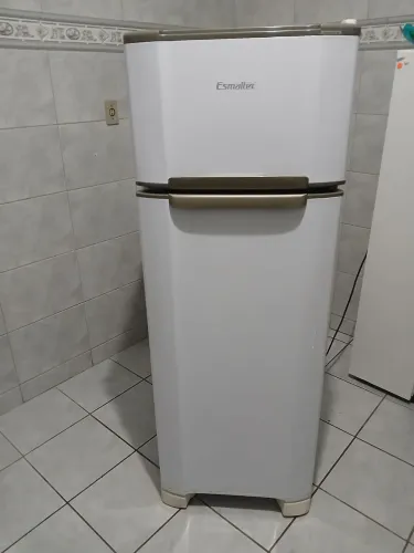 Geladeira esmaltec rcd 34